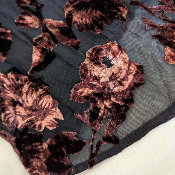 Contemporaine par Simons sheer velvet overlay floral print top size small - Picture 4 of 9